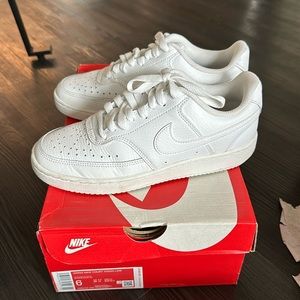 Nike court vision low Size 6